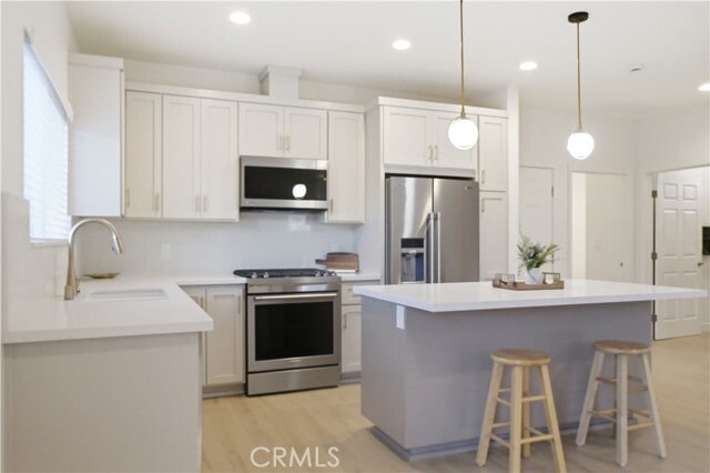 Building Photo - 215 E 2nd St