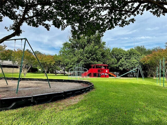 Building Photo - 15621 Terrace Lawn Cir