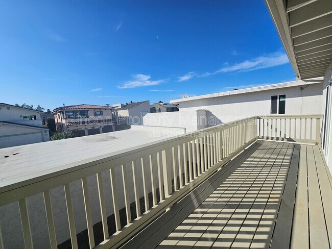 Building Photo - 4926 Island View St