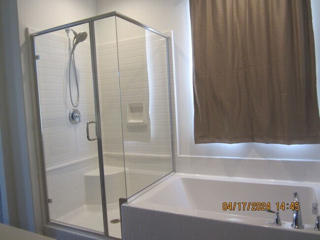 Building Photo - COOL POOL, PARKS AND NEAR NEW 3 BR PLUS DEN IN MEINFEE