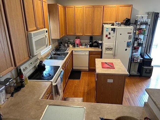 Building Photo - 3 Bed | 2.5 Bath Townhome In School District #2