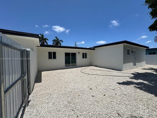 Building Photo - 11000 SW 47th Terrace