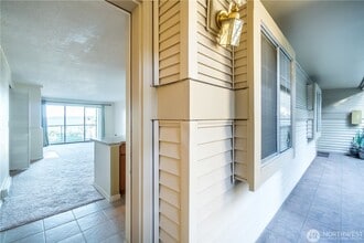Building Photo - Lake Sammamish View Condo For Lease