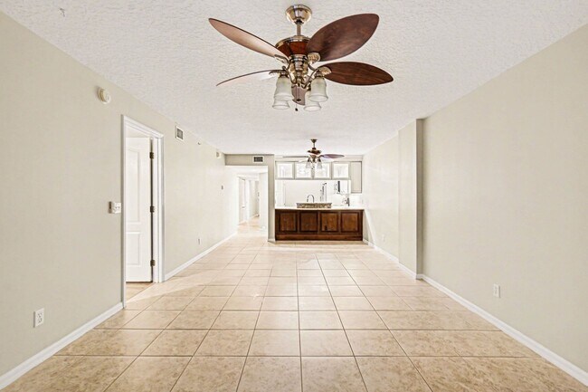 Building Photo - 1575 N Hwy A1A