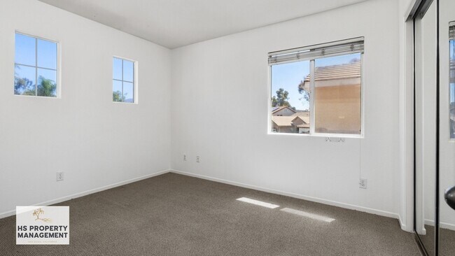 Building Photo - 657 Prairie Dr