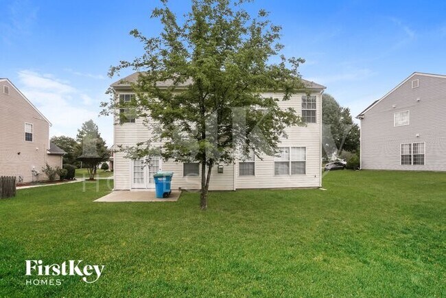 Building Photo - 4643 Maplecrest Pl