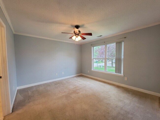 Building Photo - Single family home in The Highlands