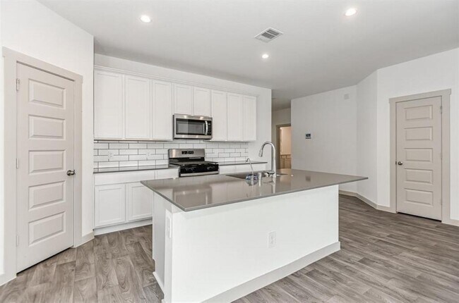 Building Photo - 602 Thunder Cloud Dr