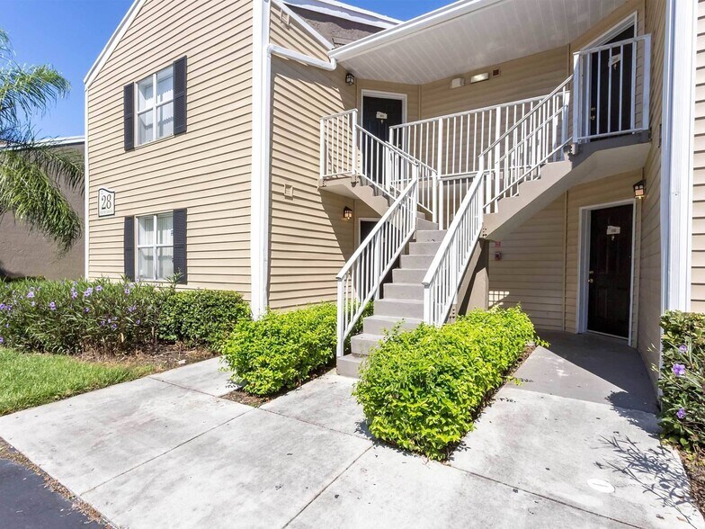 Advenir at Walden Lake 950 NW 214th St Miami FL 33169 Apartment Finder