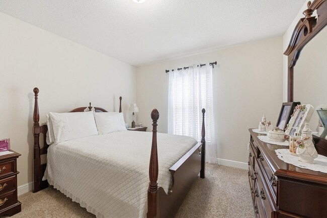 Building Photo - 5923 NW Brianna Ct