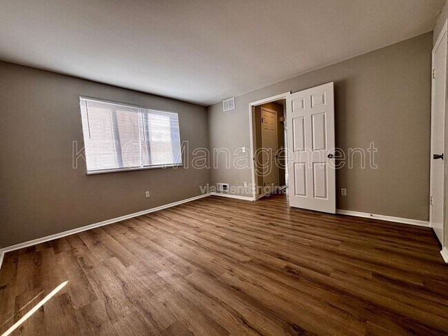 Building Photo - 4420 Flowerdale Ave