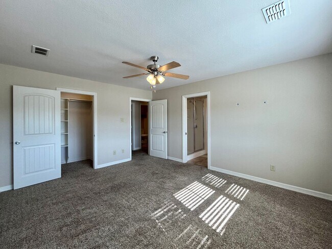 Building Photo - 302 Princess Place