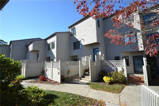 Primary Photo - 49 Sea Breeze Ln