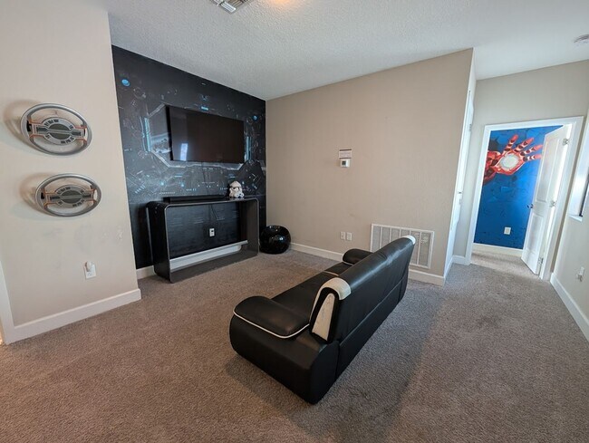 Building Photo - Beautiful Executive 4 Bed 3 Bath Home in Davenport!