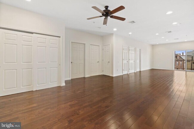 Building Photo - 118-20 Richmond St