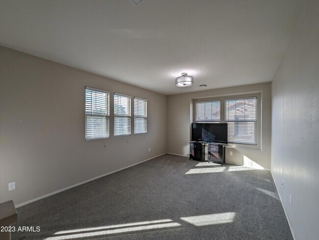 Building Photo - 1253 N 166th Ave
