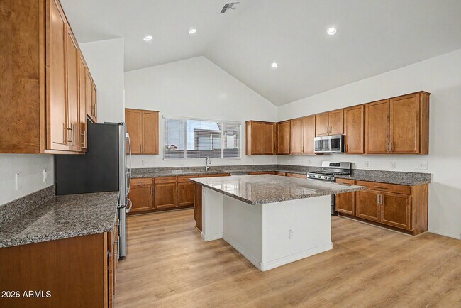 Building Photo - 20523 W Rosewood Ln