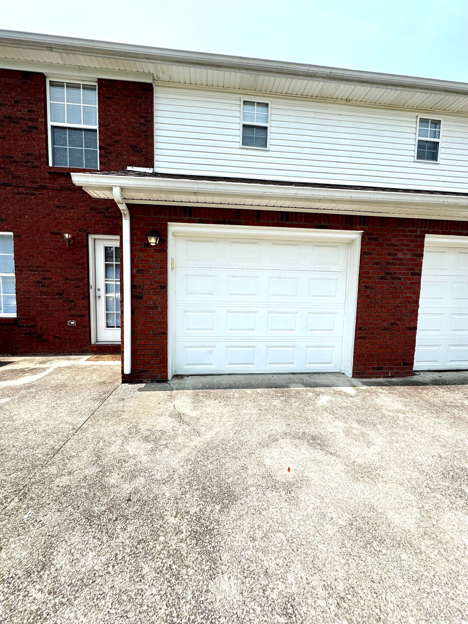 Building Photo - 638 Hampton Way