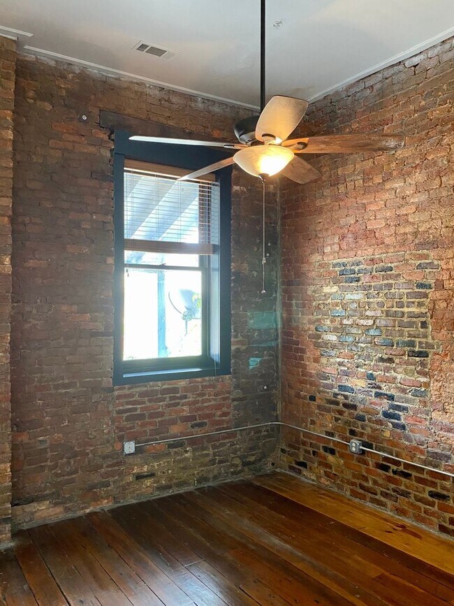 Building Photo - 829 S Railroad Ave