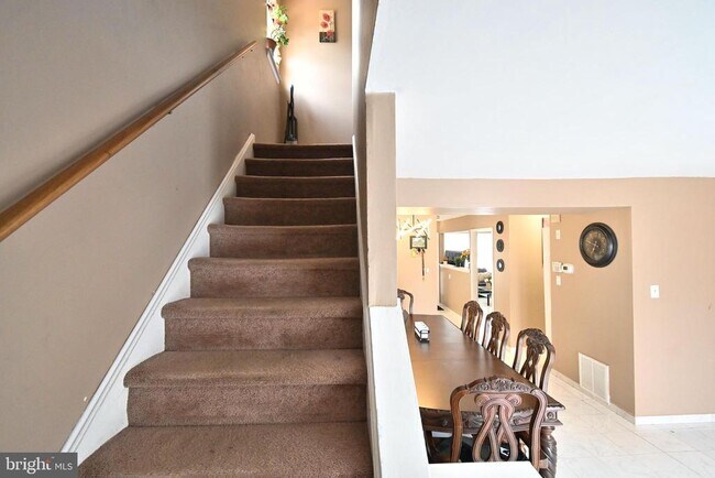 Building Photo - 36 Danbury Dr