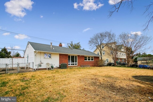 Building Photo - 6621 Edsall Rd