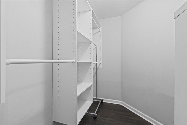 Building Photo - 2161 Peachtree Rd NE