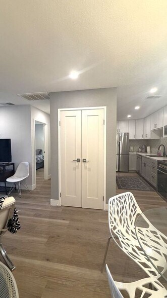 Building Photo - 2801 N Los Felices Rd