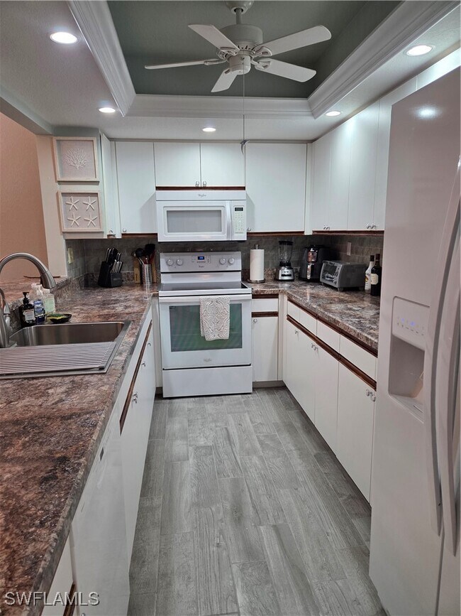 Building Photo - 22161 Tallwood Ct