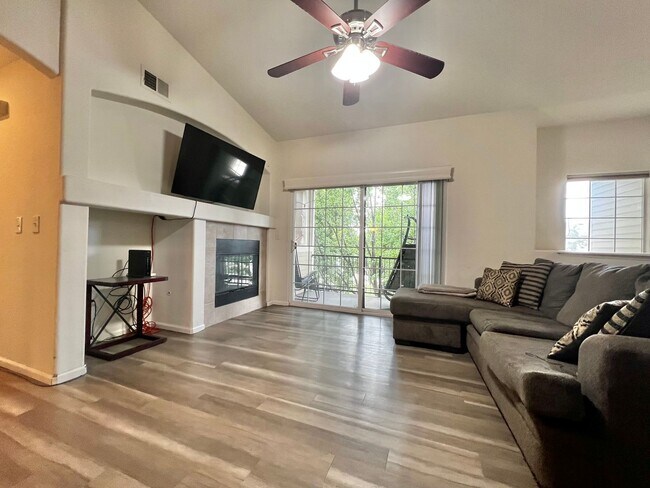 Building Photo - Beautiful Condo in South Fort Collins
