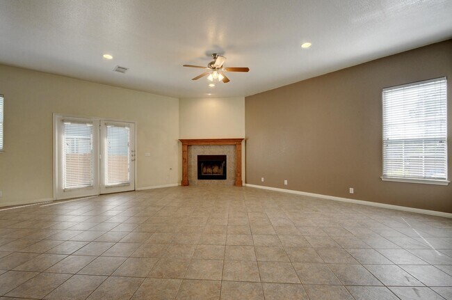 Building Photo - 610 Maiden Ln