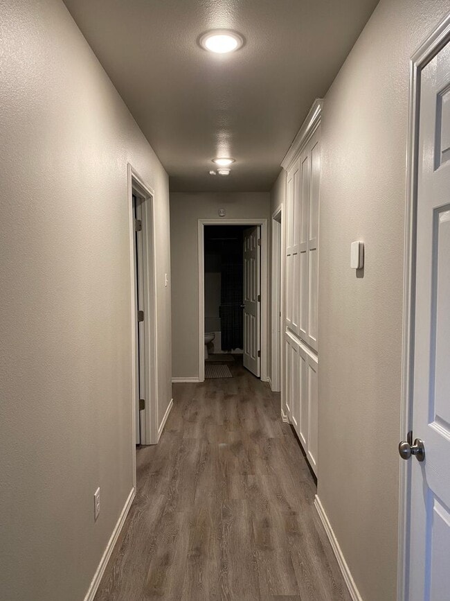 Building Photo - 525 N Chicago Ave