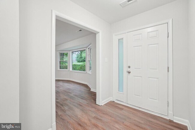 Building Photo - 1440 Woodacre Dr