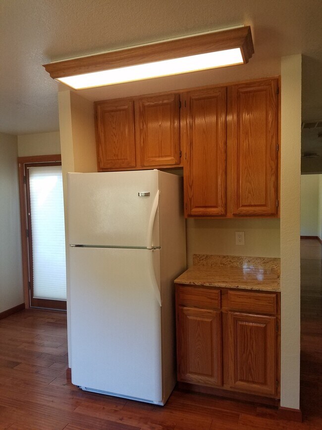 Building Photo - Serene Log Cabin Living in the Sunol Valle...