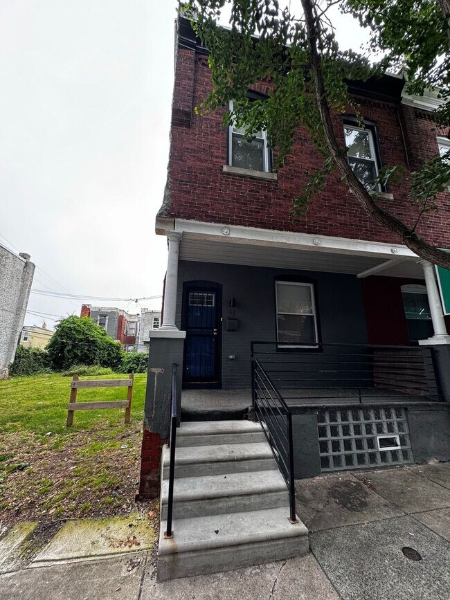 Primary Photo - 31 S Salford St