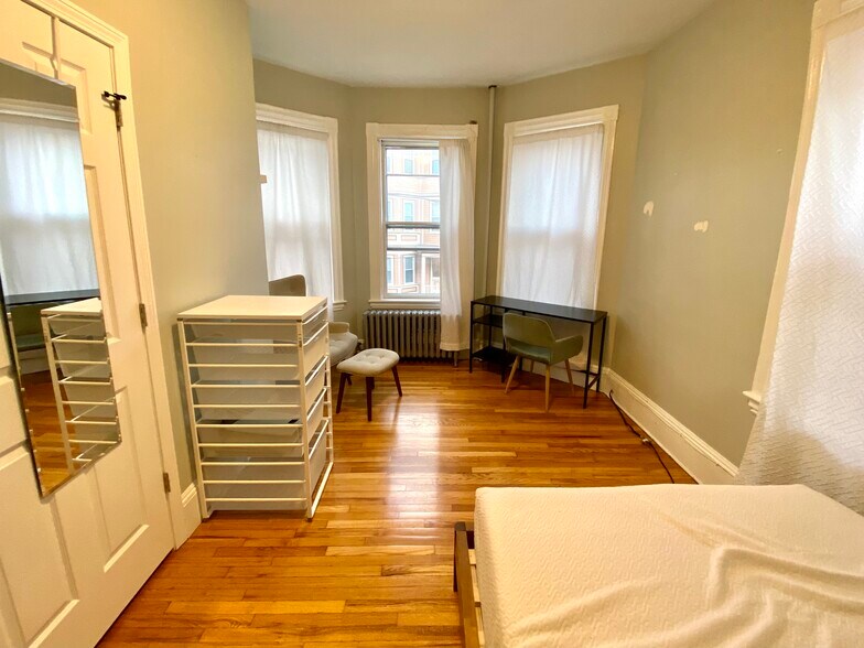 Building Photo - 3 Oswald St