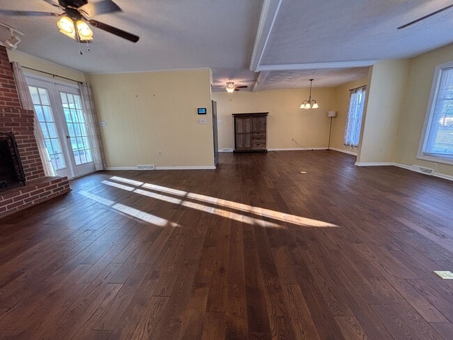 Building Photo - 136 Grimes St