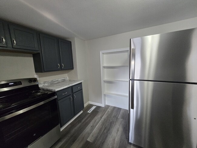 Building Photo - 317 6th Ave N