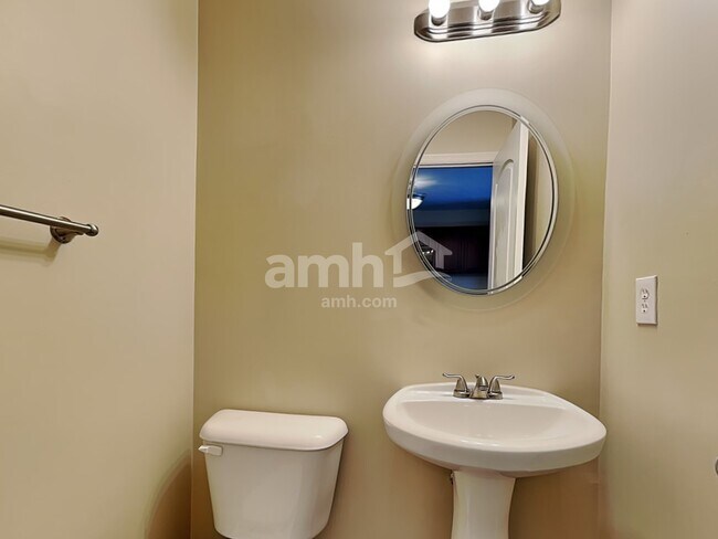 Building Photo - 10654 Sinclair Dr