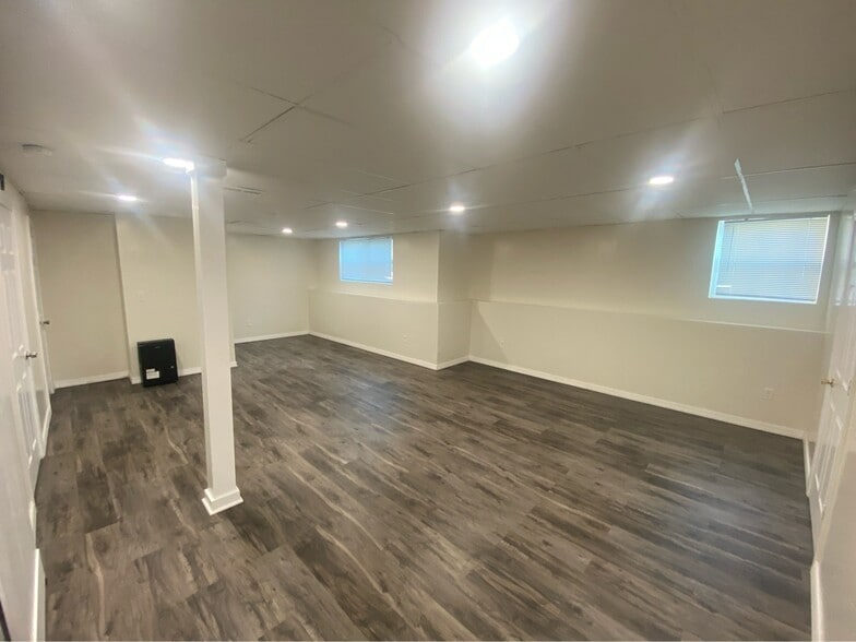 Building Photo - 8114 Seward Rd