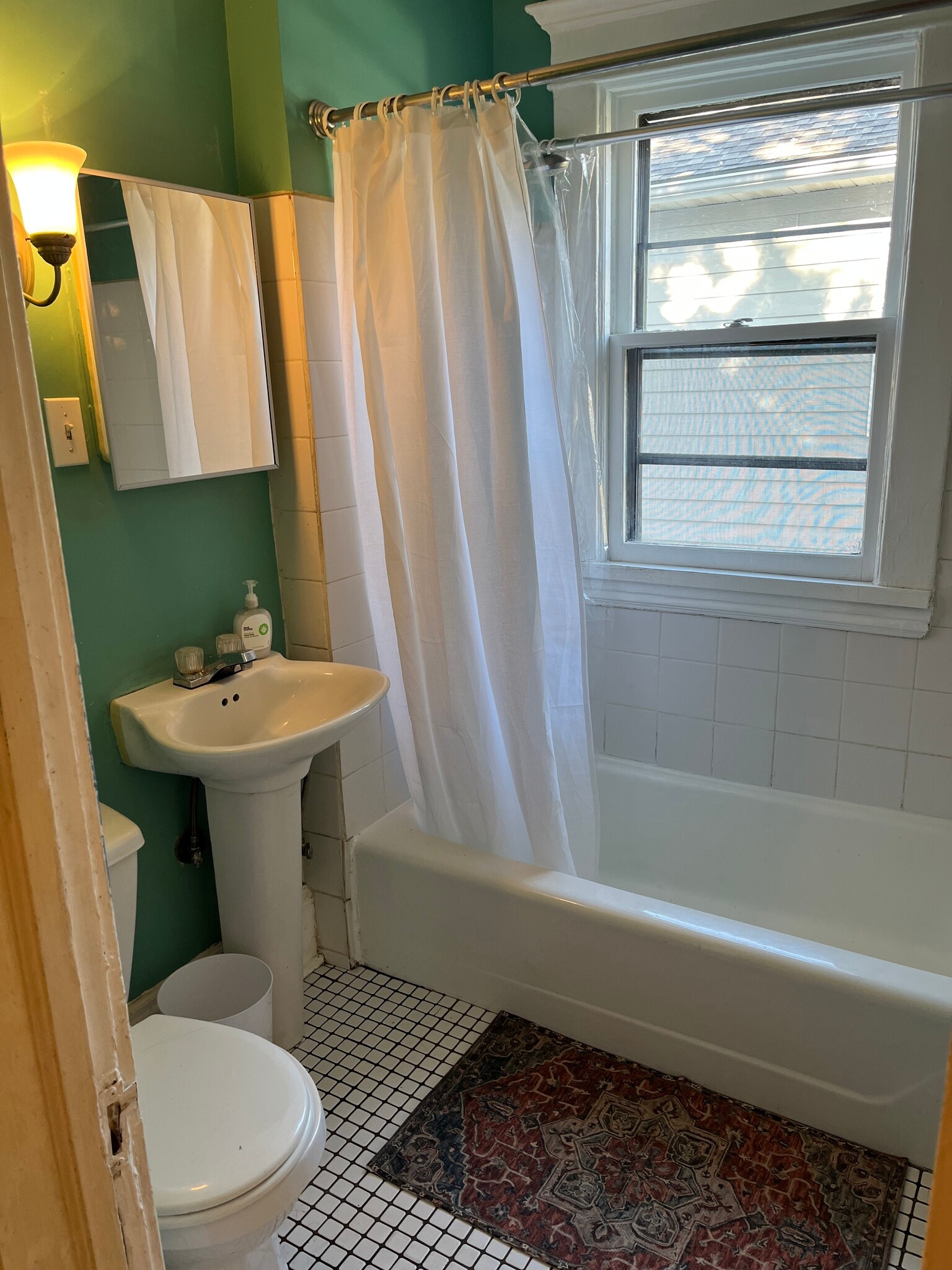 Building Photo - 872 19th Ave SE