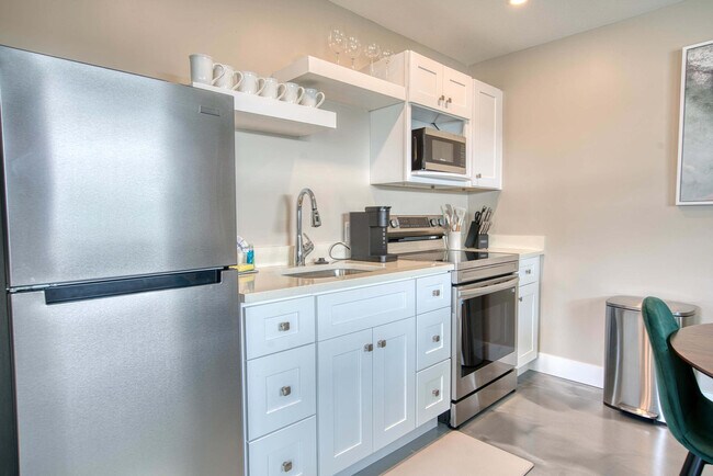 Building Photo - 126 Mango St