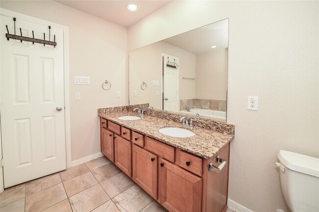 Building Photo - 3514 Clearview Cir