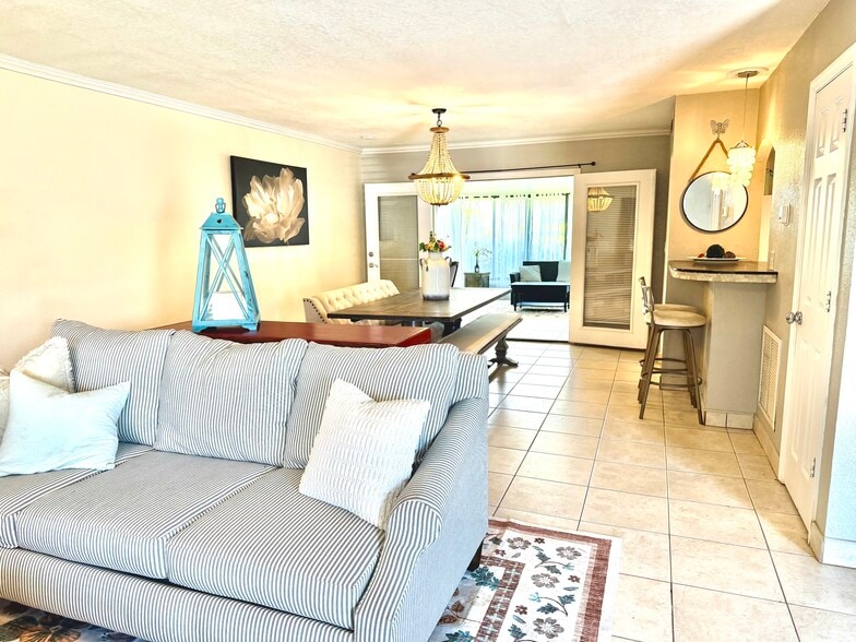 Building Photo - 695 A1A N