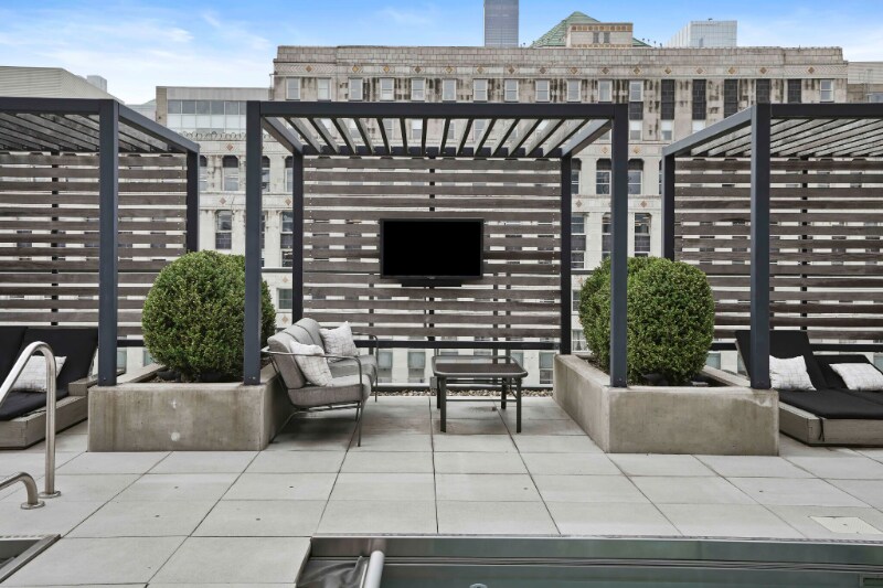 Building Photo - 213 W Hubbard St