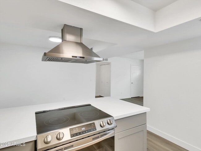 Building Photo - 429 W La Jolla Dr