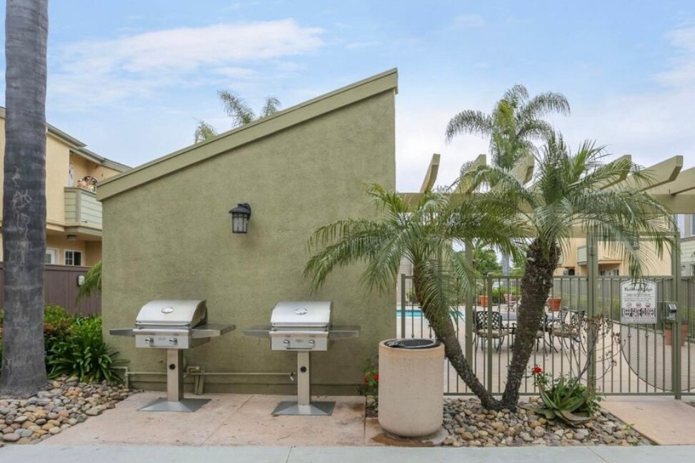 Building Photo - 5252 Balboa Arms Dr