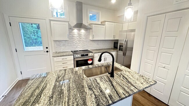 Building Photo - New Construction townhome near NC State