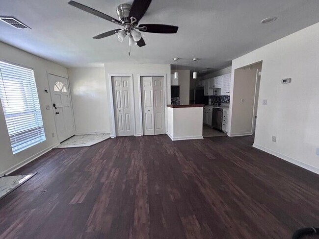 Building Photo - Gated Community- 2BA/1BA Condo