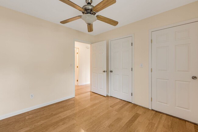 Building Photo - 3-Bedroom Home in West Asheville with Fenc...
