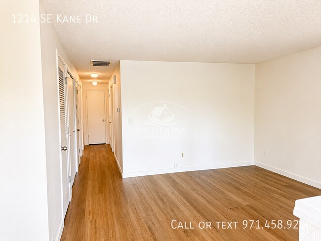 Building Photo - 1214 SE Kane Dr